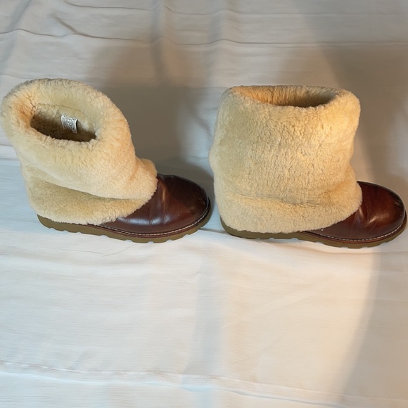 Ugg Australia Shearling Boots with Leather - Picture 12 of 14